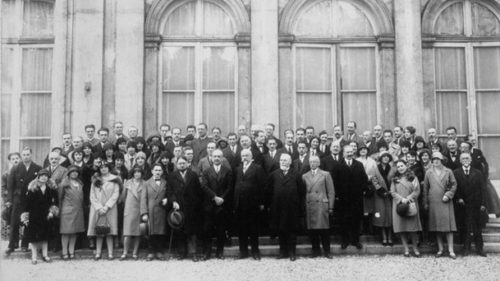 Ancienne photo des salariés de la caisse nationale du Crédit Agricole